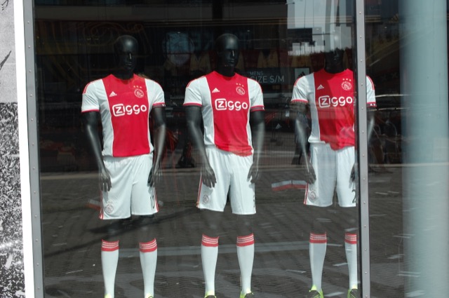 Ajax Volgt FC Groningen-Spelmaker Valente